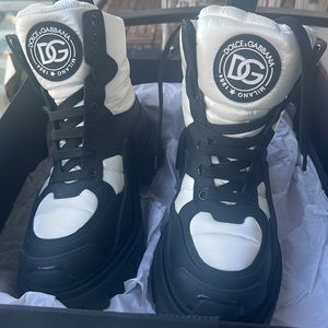 Brand New, Black and white puffer Dolce and Gabbana snow boots.